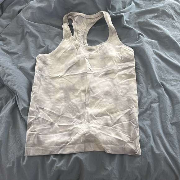 Lululemon- Swifty Tech Racerback 2.0 - Picture 3 of 5